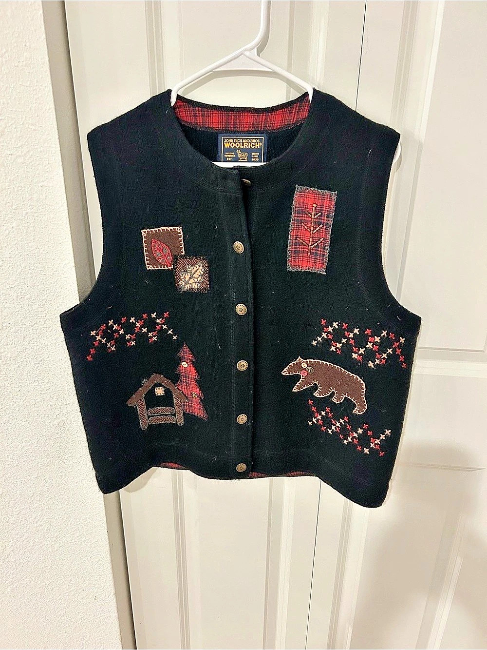 Vintage Woolrich Black 100% Wool Bear & Cabin Patchwork Vest